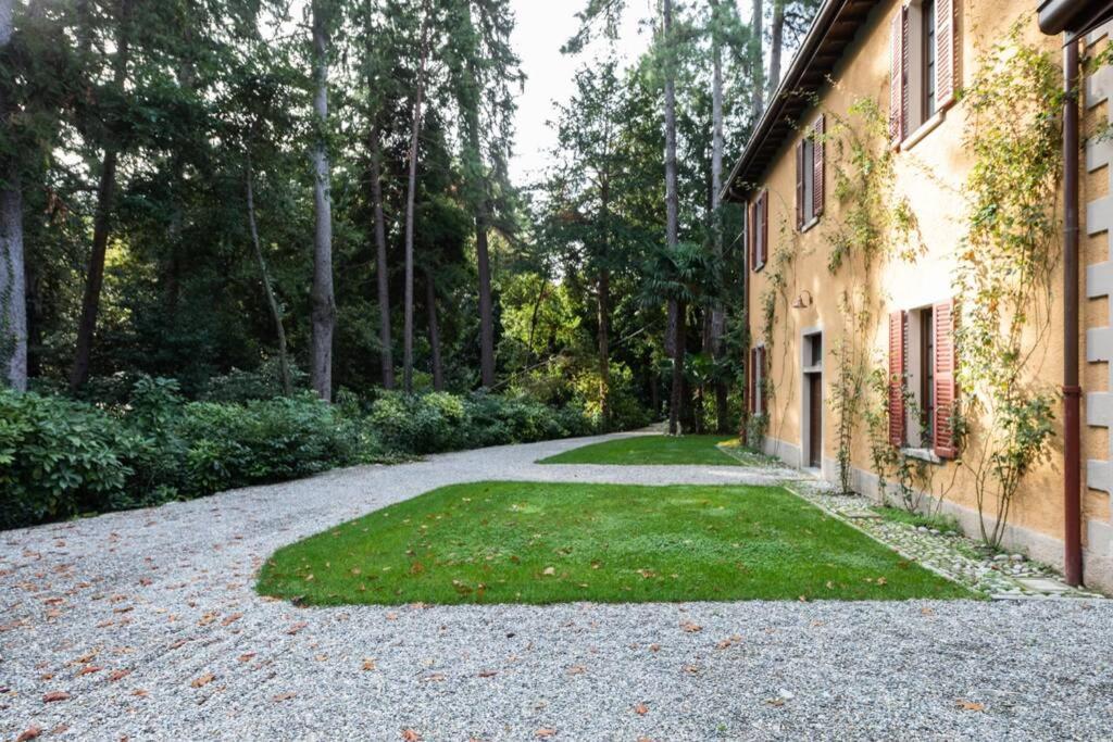 Bilocale Nel Parco Di Villa Erba Cernobbio Bagian luar foto